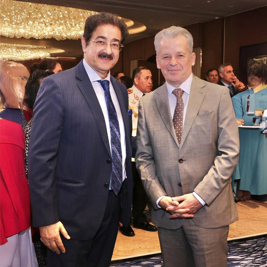 Sandeep Marwah and Ambassador of Colombia